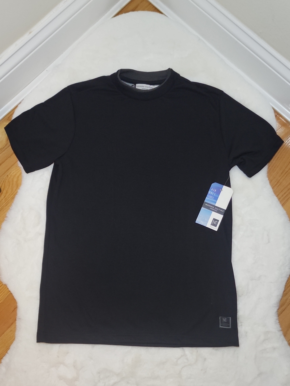 Modern Culture Essentials Black Crew Neckline Short-Sleeve Shirt Size S NWT
